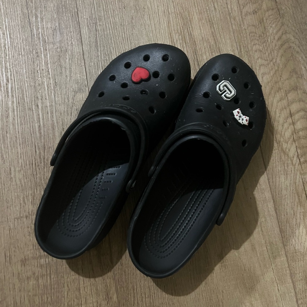 Black crocs